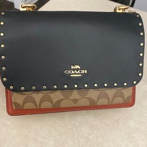 Coach purse in great condition.